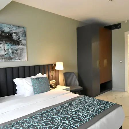 Capella 4*